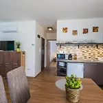 Apartamento Gemini I., Iii.